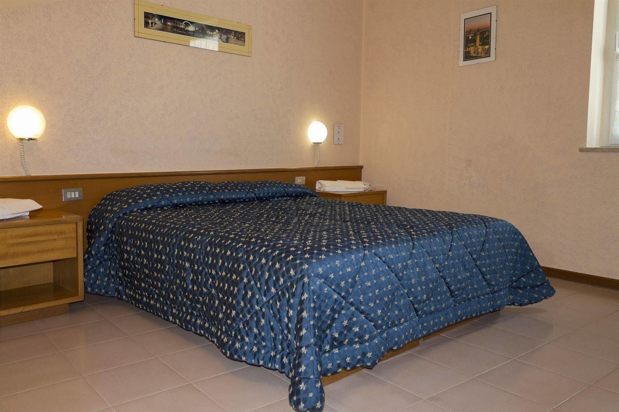 Hotel Europa Dossobuono Extérieur photo